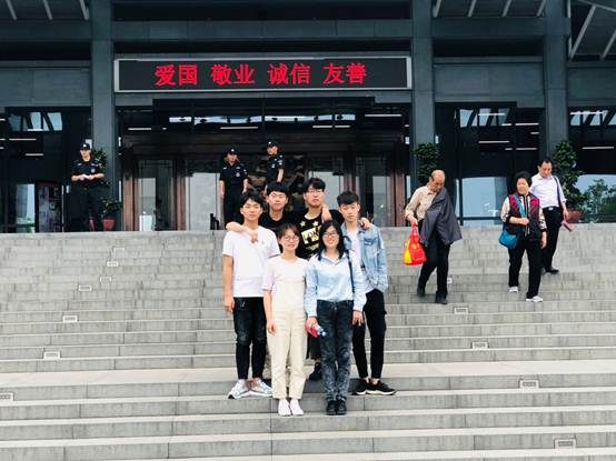 说明: H:\2020上半年\就业\就业先进个人申请表\朱何萍\生活照4.jpg
